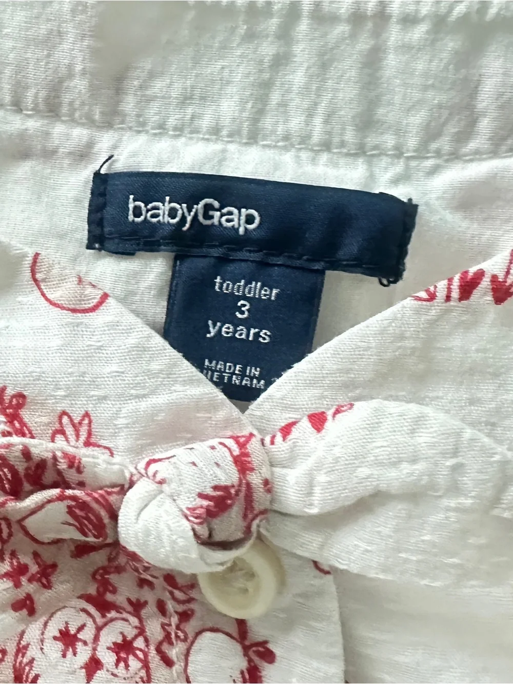 Gap girl's long-sleeve blouse with  Button-front.  Size 3T.